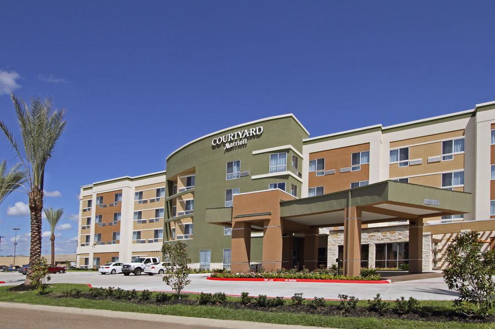 Courtyard By Marriott Victoria Hotel Exterior photo