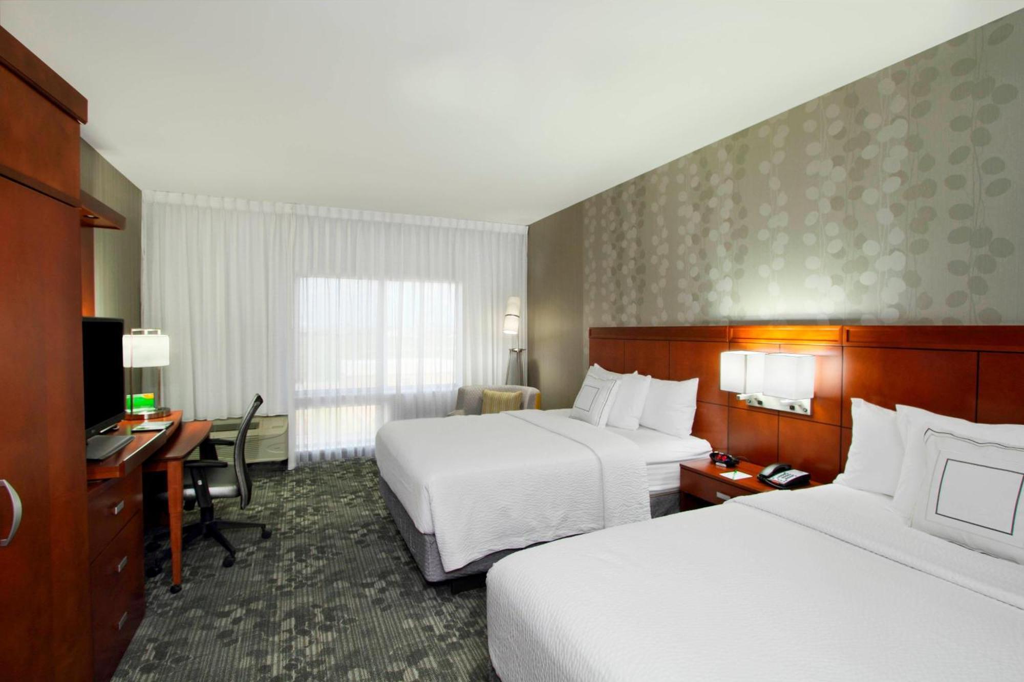 Courtyard By Marriott Victoria Hotel Exterior photo